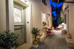 Terrace/patio - Holiday Home 'Lianelia Boutique' with Wi-Fi and Air Conditioning (Argyrádes)