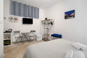 1 bedroom, free WiFi, bed sheets