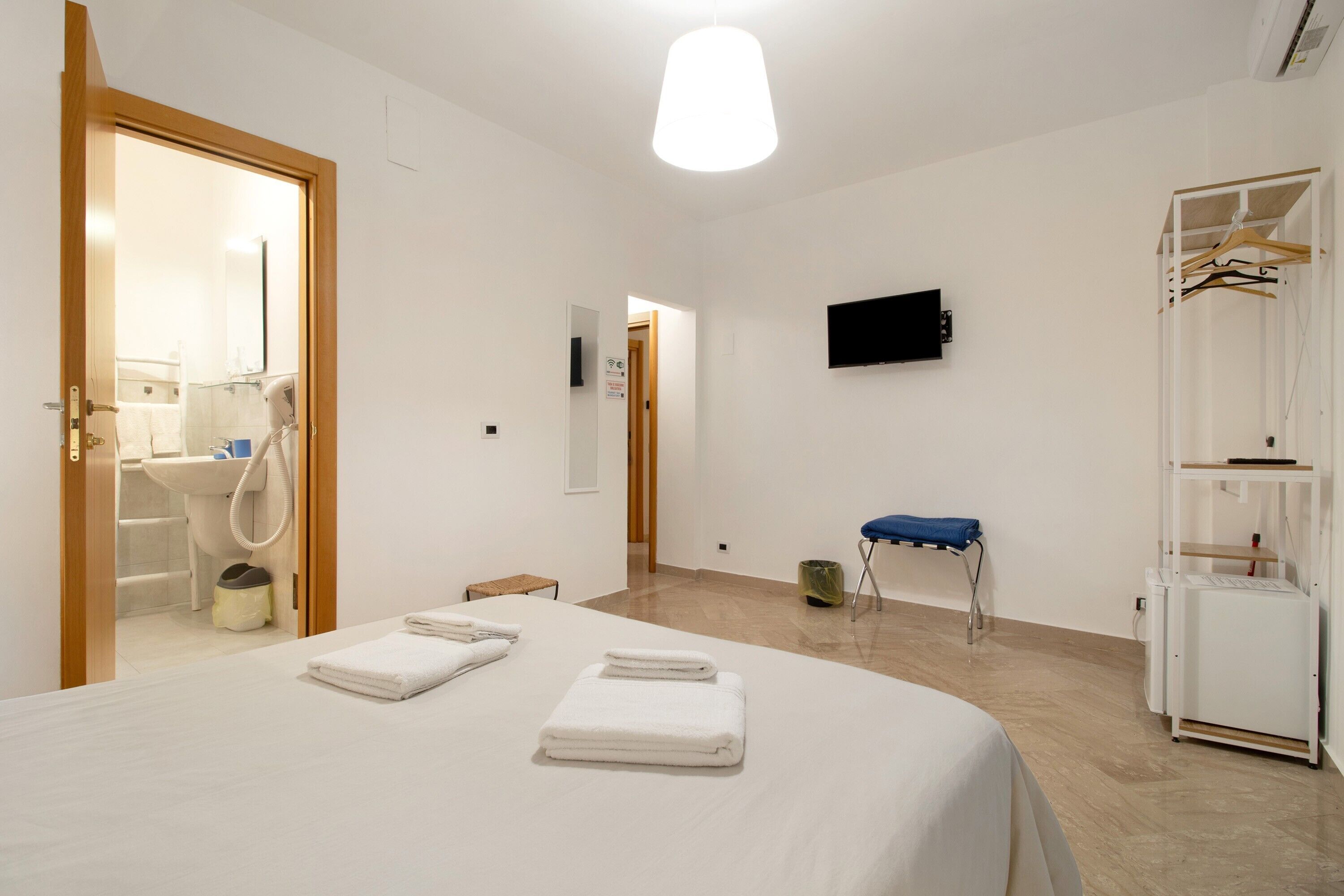 1 camera, Wi-Fi gratuito, lenzuola