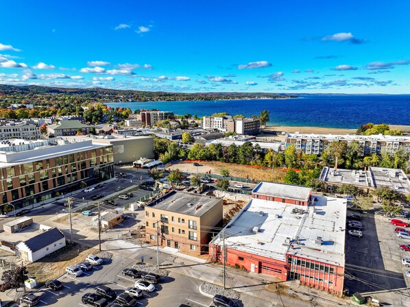 Exterior - The Loop Downtown By Kasa (Traverse City)
