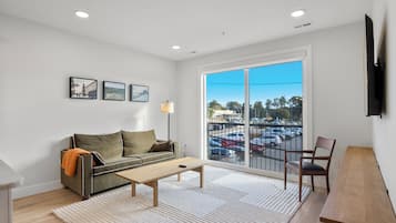 Classic Apartment, 1 Queen Bed (Self Check-in with Virtual Front Desk) | Living area | 40-inch Smart TV with digital channels