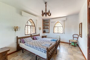 4 bedrooms, free WiFi, bed sheets