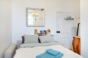 Bügeleisen/Bügelbrett, kostenloses WLAN, Bettwäsche