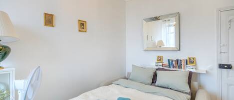 熨斗/熨衣板、免费 WiFi、床单