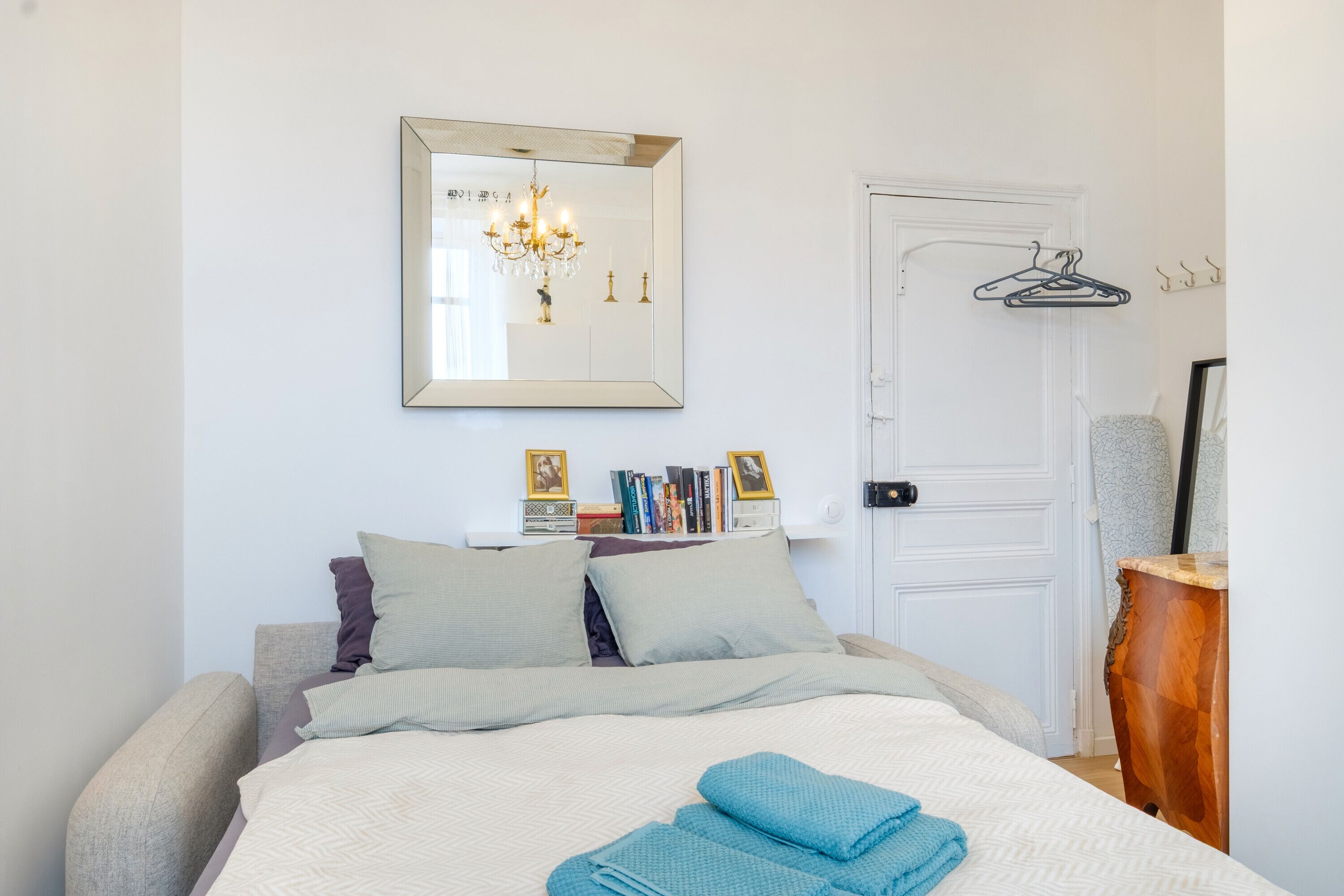 Iron/ironing board, free WiFi, bed sheets