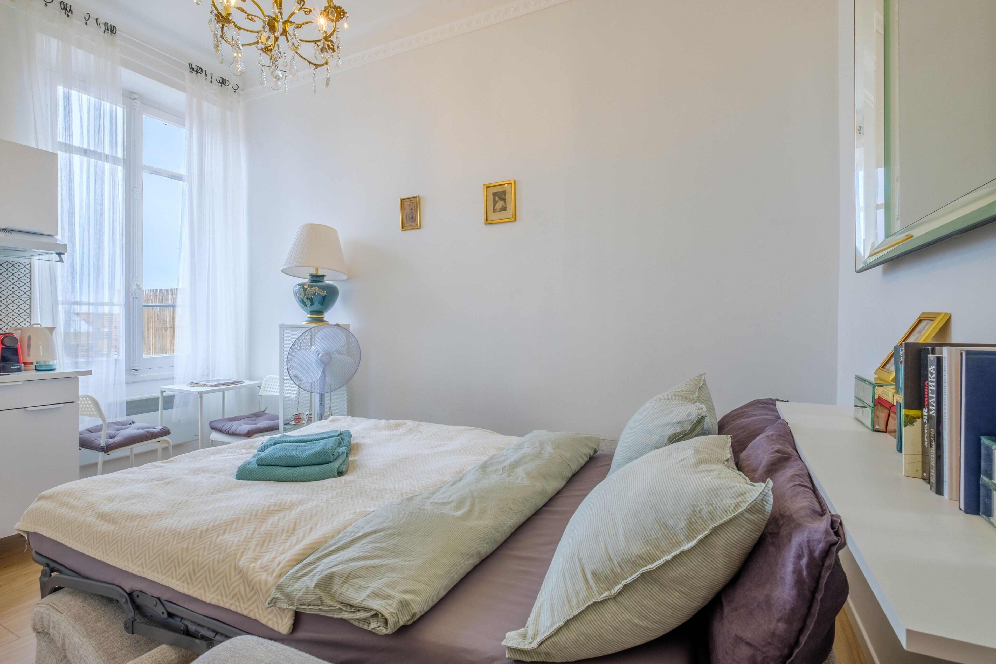 Iron/ironing board, free WiFi, bed sheets