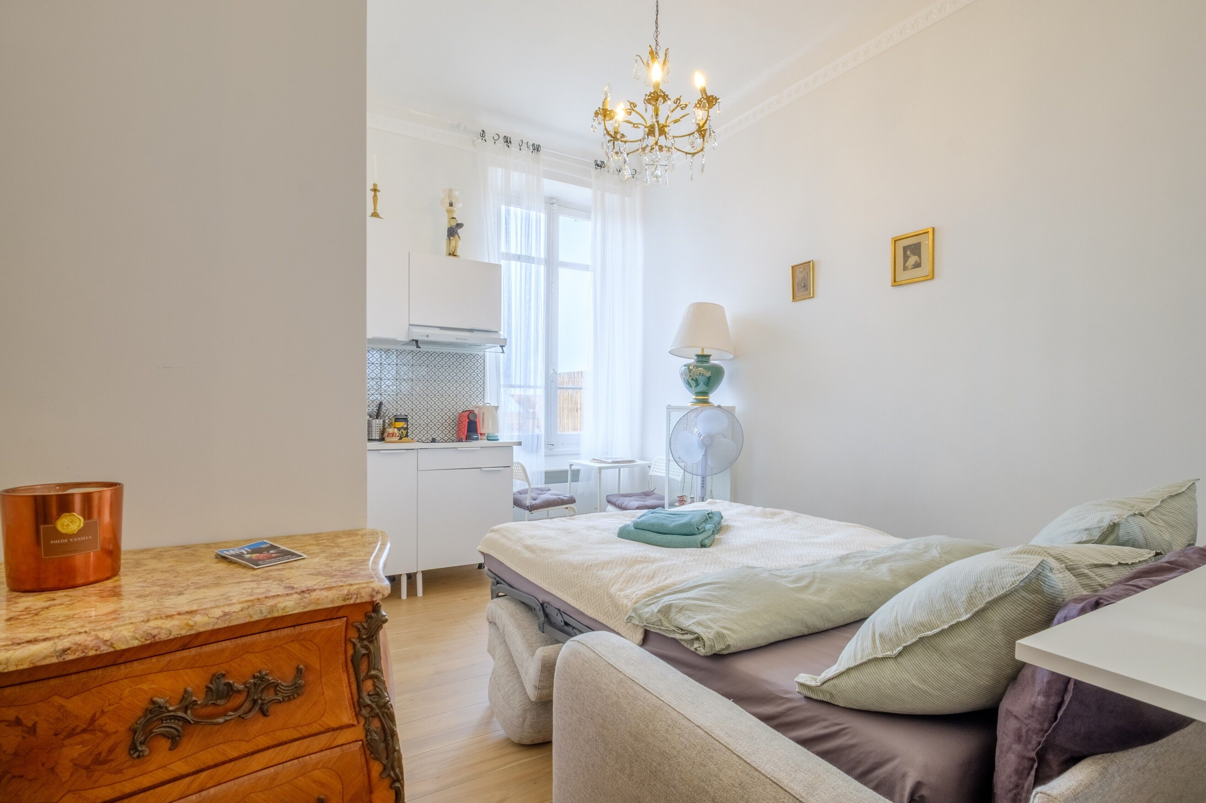 Iron/ironing board, free WiFi, bed sheets