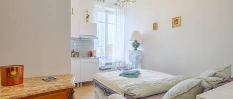 Iron/ironing board, free WiFi, bed sheets