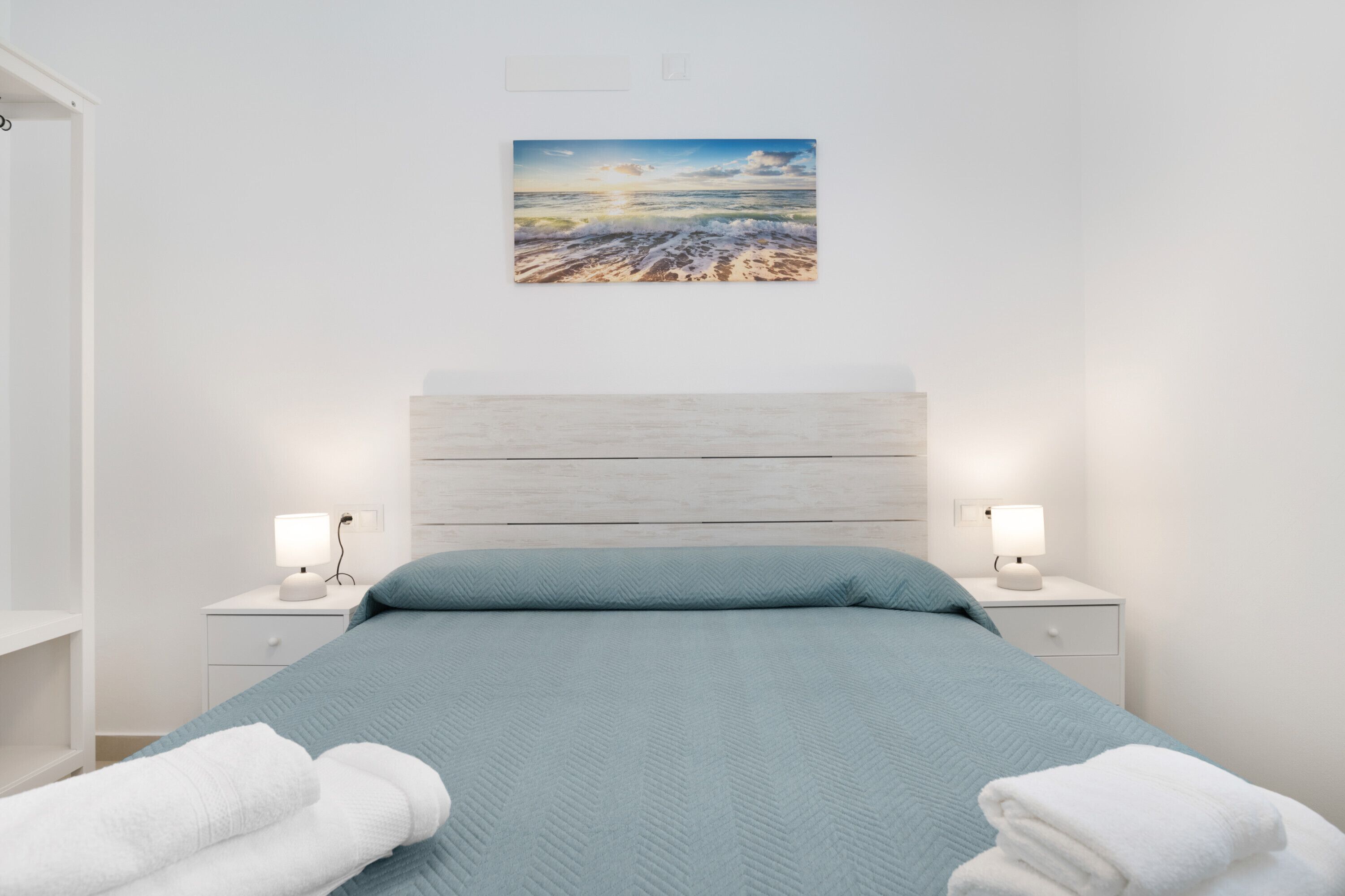 2 dormitorios, tabla de planchar con plancha, wifi gratis y ropa de cama