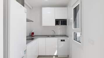 Refrigerador, microondas, parrilla de estufa y lavavajillas