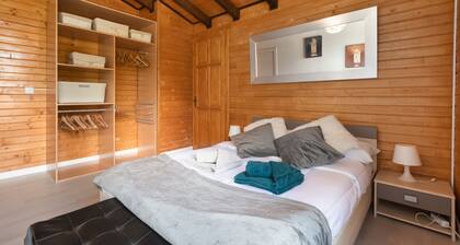 Holiday Home 'Palmera' with Mountain Views, Wi-Fi and Air Conditioning