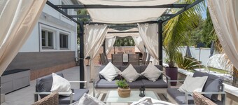 Holiday Home 'Palmera' with Mountain Views, Wi-Fi and Air Conditioning