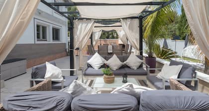 Casa de vacaciones 'Palmera' con vistas a la montaña, Wi-Fi y aire acondicionado