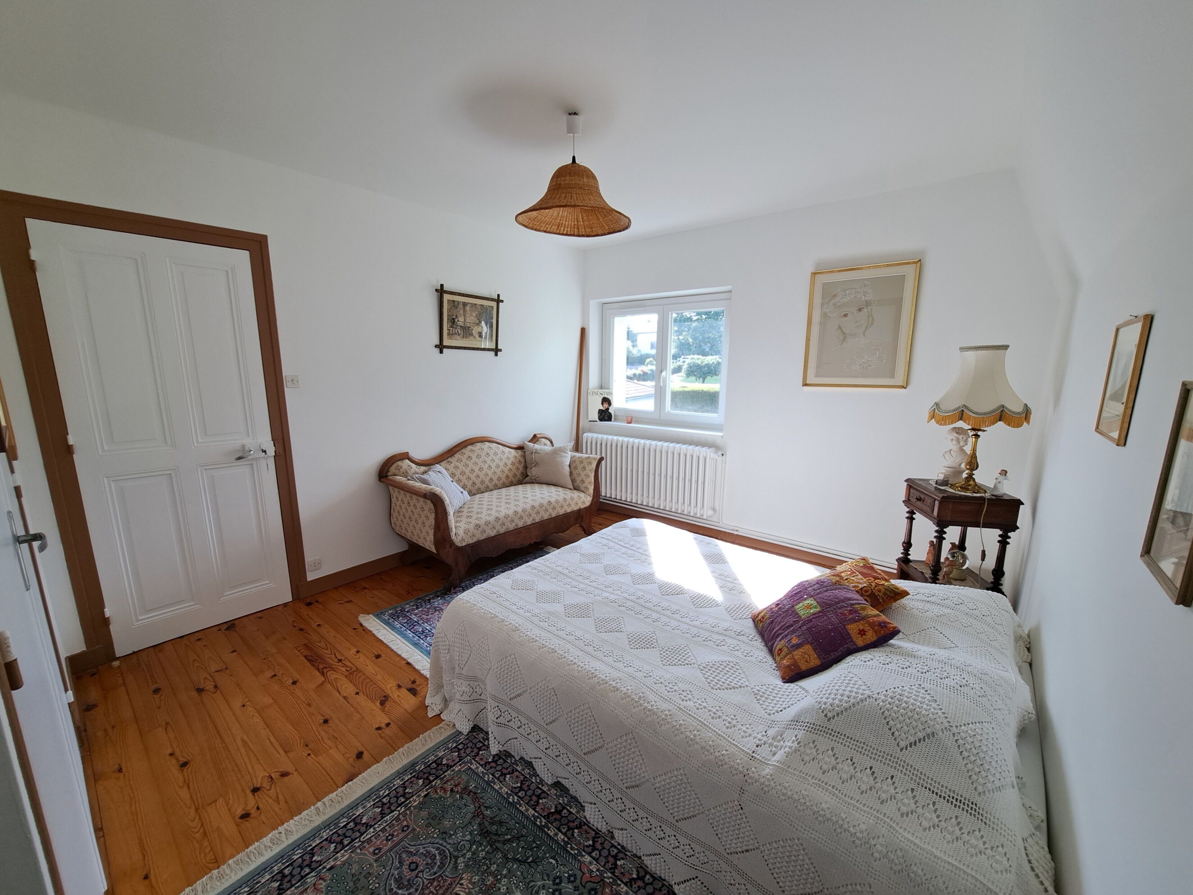 2 habitaciones, tabla de planchar con plancha y wifi gratis 