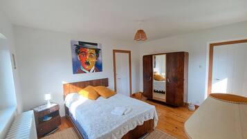 2 quartos, ferros/tábuas de passar roupa, Wi-Fi de cortesia