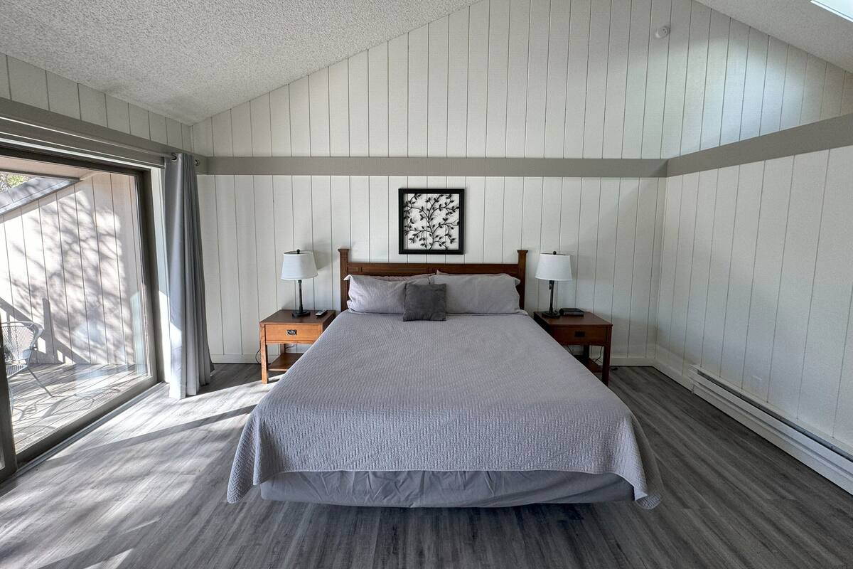 Standard Cabin, 1 King Bed, Patio, Hill View | 1 bedroom, in-room safe, desk, blackout drapes