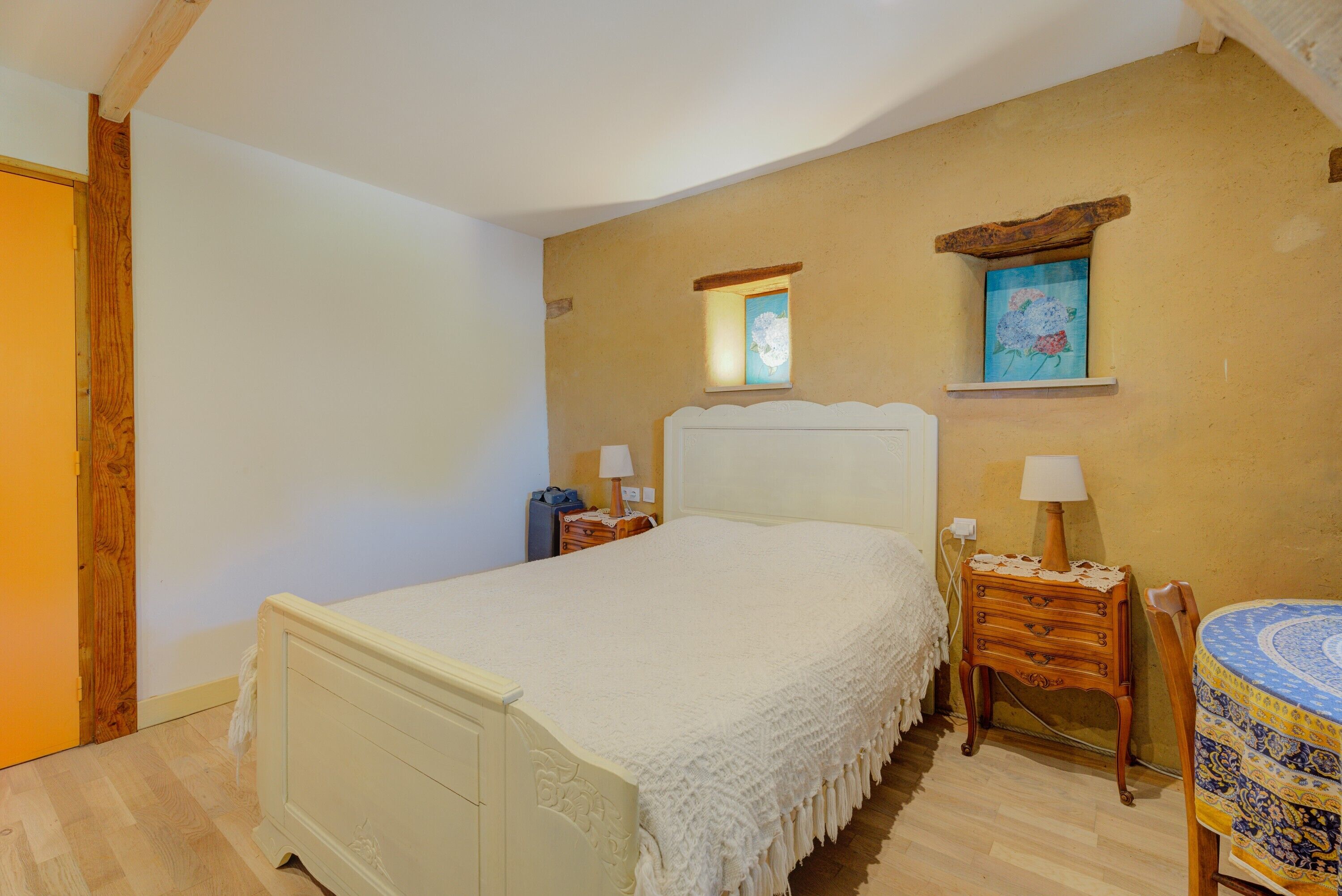 1 makuuhuone, silitysrauta/-lauta, vuodevaatteet