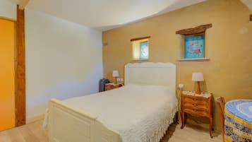 1 makuuhuone, silitysrauta/-lauta, vuodevaatteet