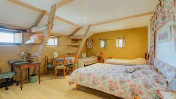 1 chambre, fer et planche à repasser, draps fournis