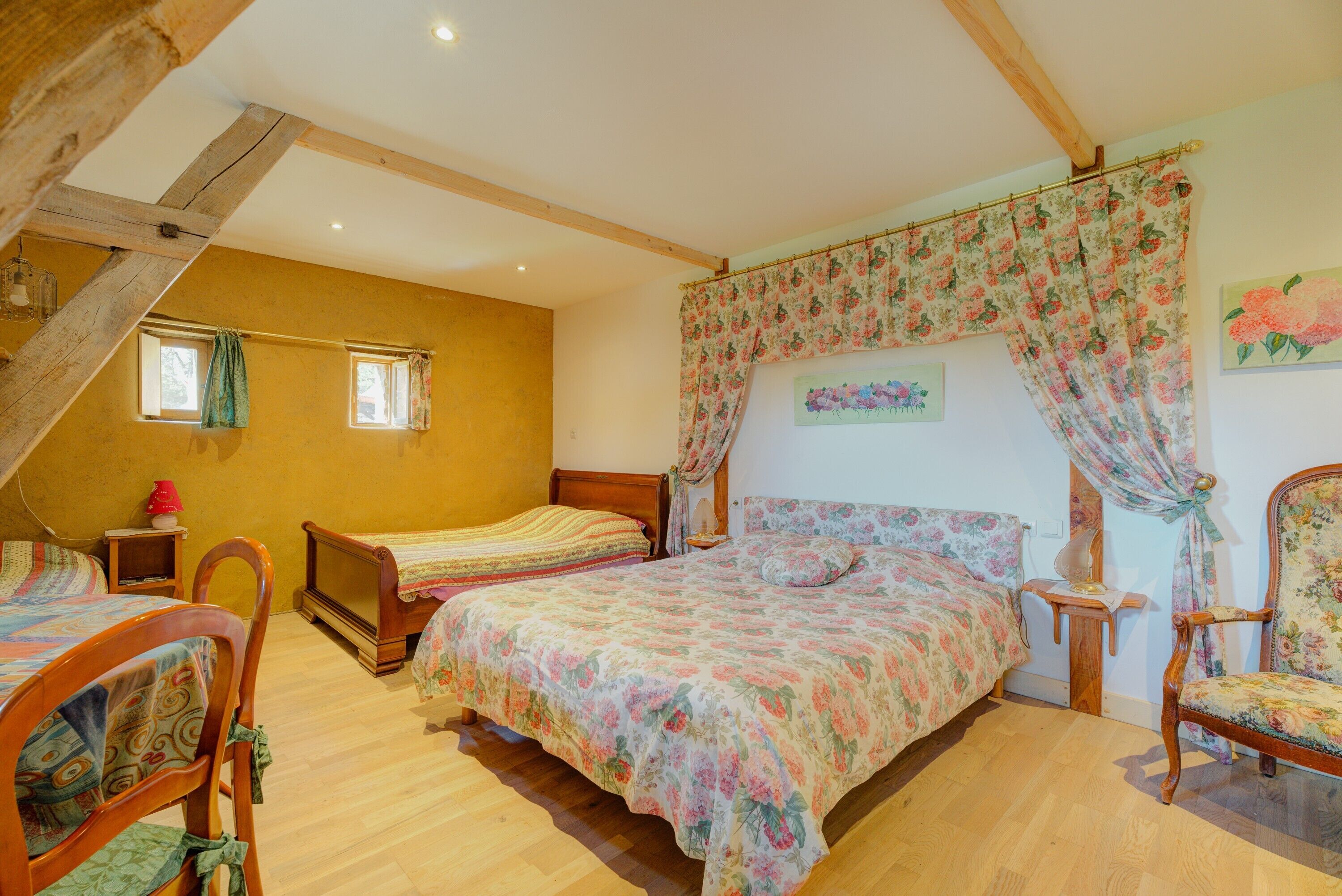 1 makuuhuone, silitysrauta/-lauta, vuodevaatteet