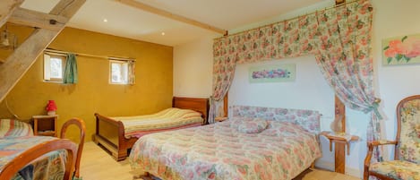 1 bedroom, iron/ironing board, bed sheets