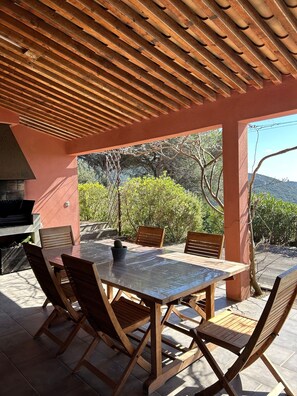 Outdoor dining - Holiday Home 'Stella Di Mare' with Wi-Fi and Air Conditioning (Coti-Chiavari)