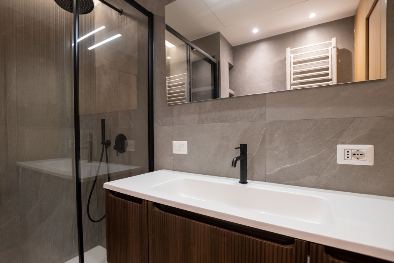 Doccia, asciugacapelli, bidet, asciugamani