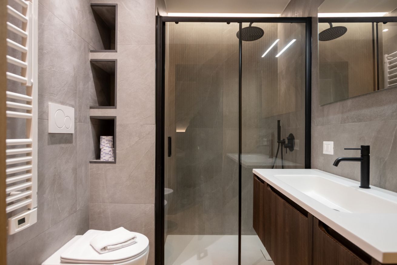 Dusche, Haartrockner, Bidet, Handtücher