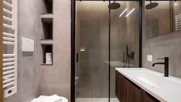 Dusche, Haartrockner, Bidet, Handtücher