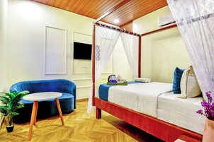 Laptop workspace, free WiFi