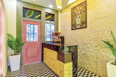 THE Solitaire Residency 