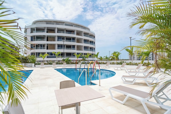Outdoor pool - Cartagena Suite Apt with 3 bedrooms and private pool (Cartagena)