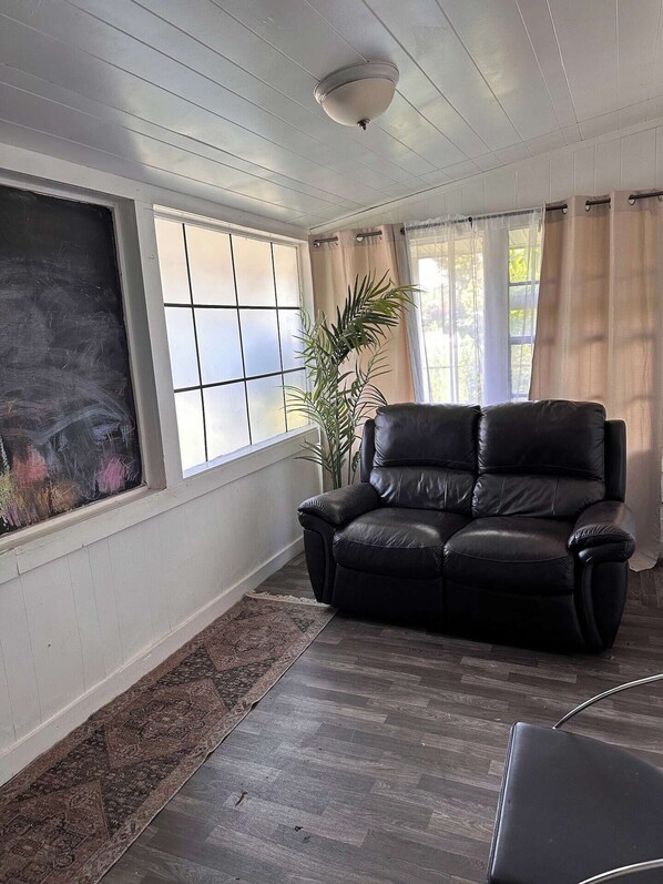 TV - Blue Spacious Inside and Out (Jacksonville)