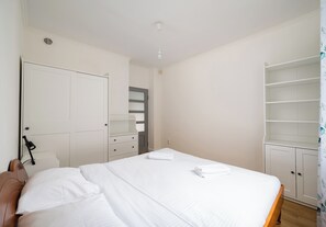 2 dormitorios, tabla de planchar con plancha, wifi y ropa de cama