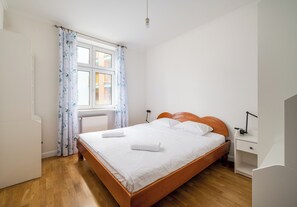 2 bedrooms, iron/ironing board, WiFi, bed sheets
