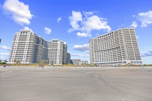 På stranden
