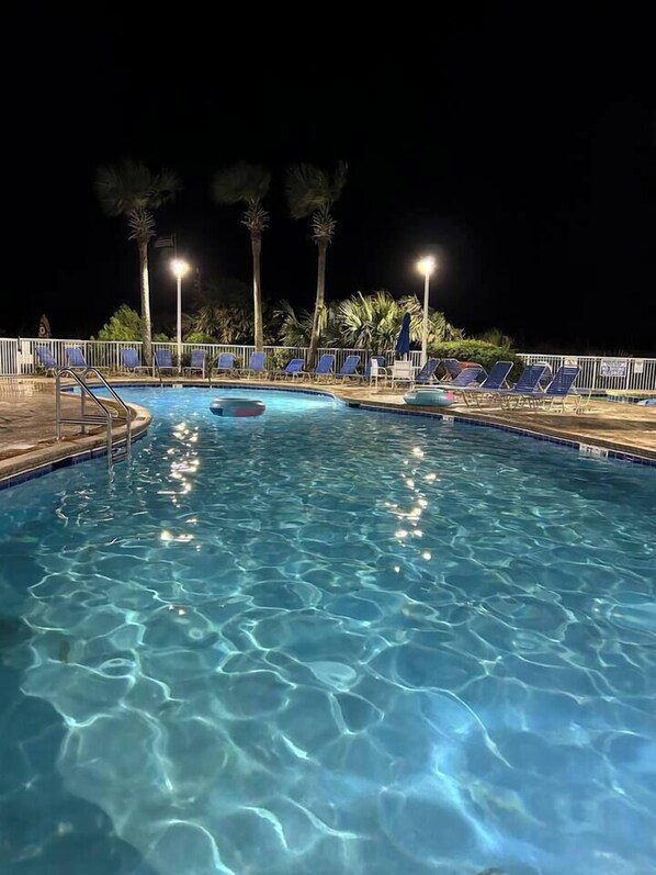 Una piscina techada, una piscina climatizada