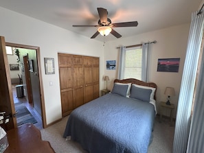 4 habitaciones, tabla de planchar con plancha, cuna de viaje y wifi 