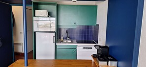 Fridge, microwave, dishwasher, toaster