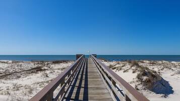 Una spiaggia nelle vicinanze