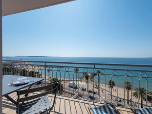 Outdoor dining - Cannes – Suquet Sea View & Beach Access (Cannes)