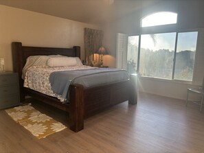 6 Schlafzimmer, Bügeleisen/Bügelbrett, kostenloses WLAN