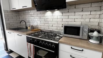 Fridge, oven, cookware/dishes/utensils