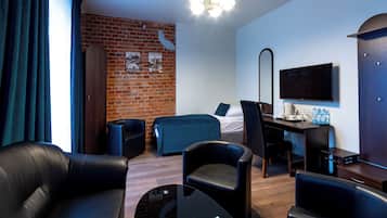 Comfort-huone, kaupunkinäköala | Työpöytä, kannettavalle tietokoneelle sopiva työtila