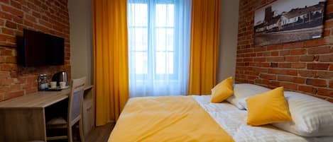 Comfort Room, City View | Desk, laptop workspace, iron/ironing board, free WiFi