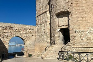 Unclassified image, 3 of 23, button