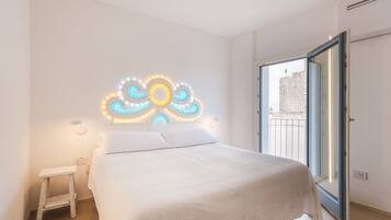 2 bedrooms, iron/ironing board, travel cot, free WiFi
