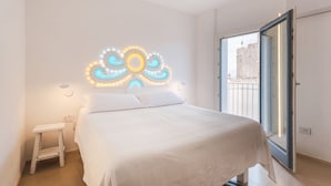 2 bedrooms, iron/ironing board, travel crib, WiFi (free)