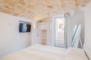 1 bedroom, iron/ironing board, travel cot, free WiFi