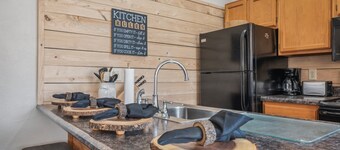 Cozy 2-bedroom condo in lovely Hidden Valley with WiFi